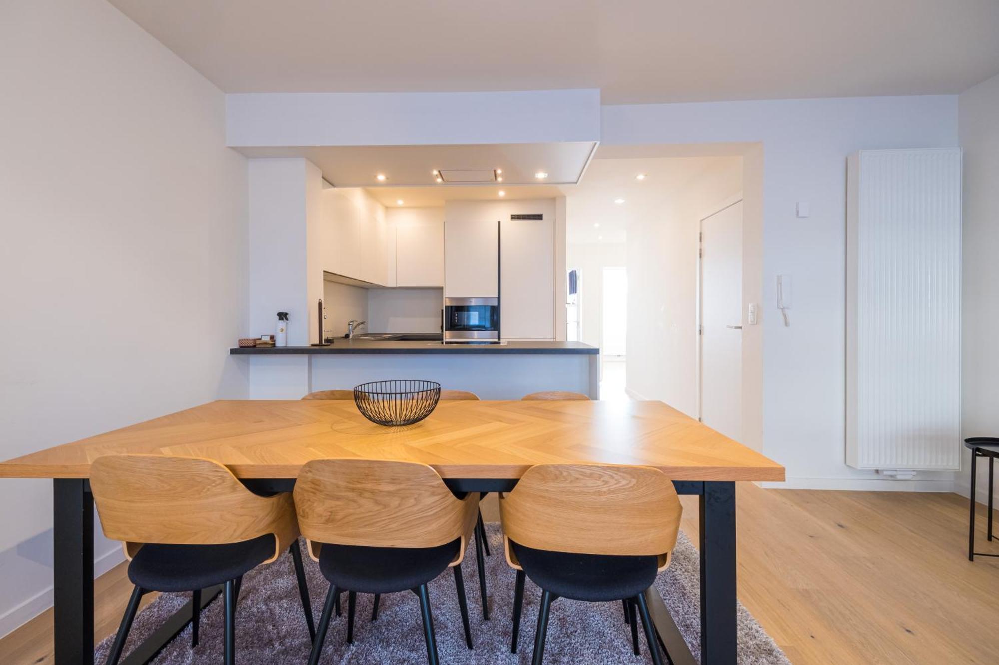 Renovated 2-bedroom In *