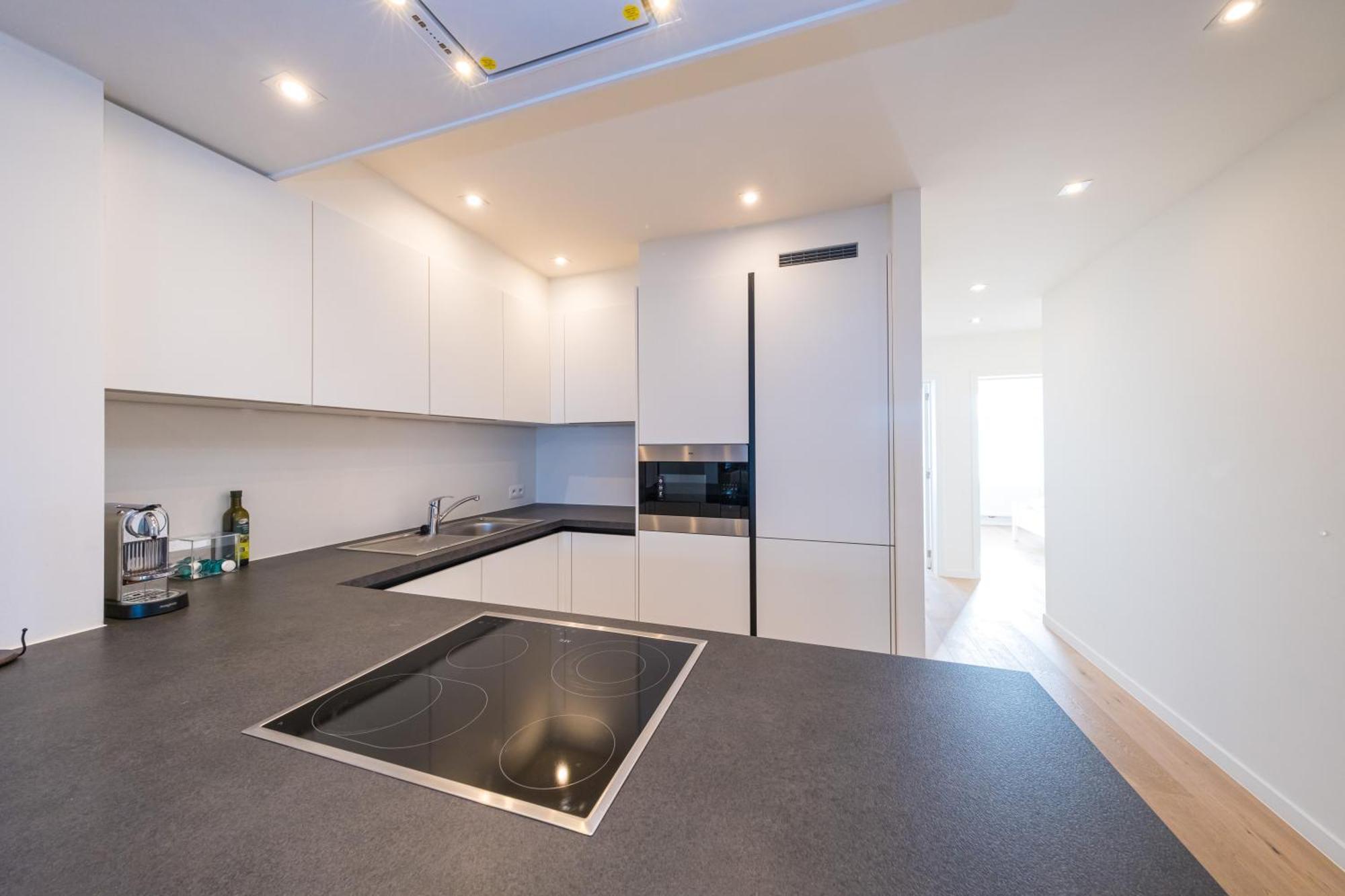Renovated 2-bedroom In *